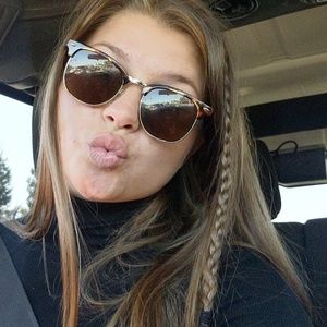 Meet your Posher, Molly